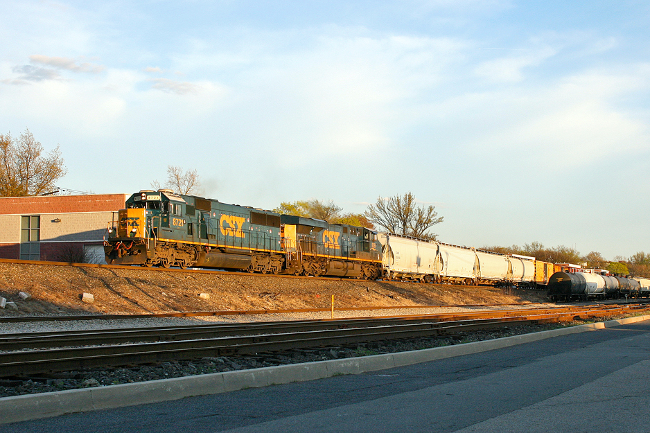 CSX 8721 on Q-418